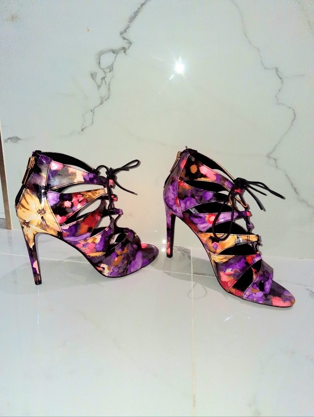 Steve Madden purple floral high heels Size 8.5 Shiny Lace Up Zipper Stiletto G